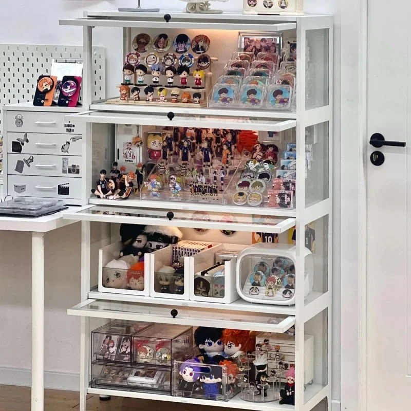 多層式展示キャビネット：鉄製の防塵仕様でフィギュア収納を実現