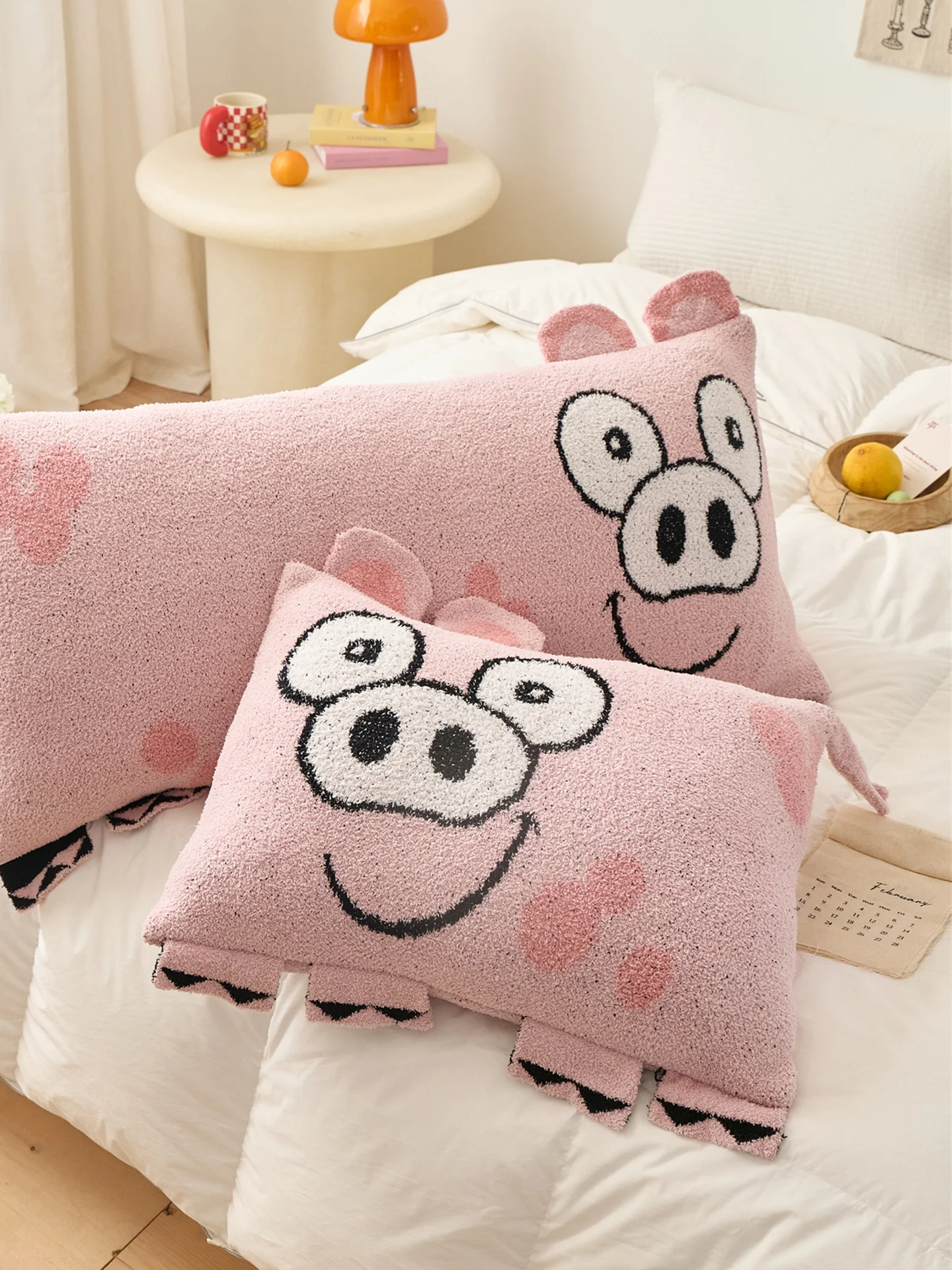 可愛いデザインのピンク豚抱き枕：長型・ソファ用の子供向け装飾品の実用性と使い方