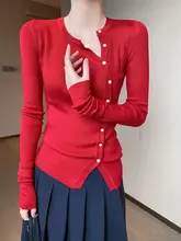 春の新作！エレガントなデザインの赤いニットカーディガン【ファッション性の高いおしゃれトップス】