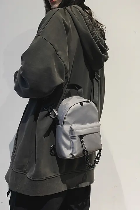 日本の原宿ストリートチェーンスモールバッグ