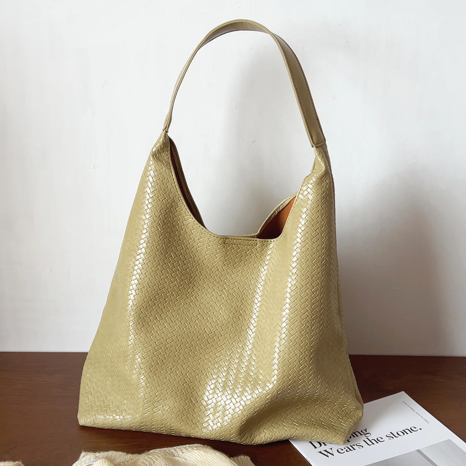 肩掛けトートバッグで通勤と買い物を楽しくする方法は？