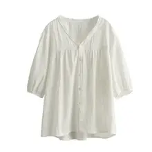 華やかなレースVネックシャツ【夏用・ゆったりシルエット・ホワイト・ミドルスリーブ】