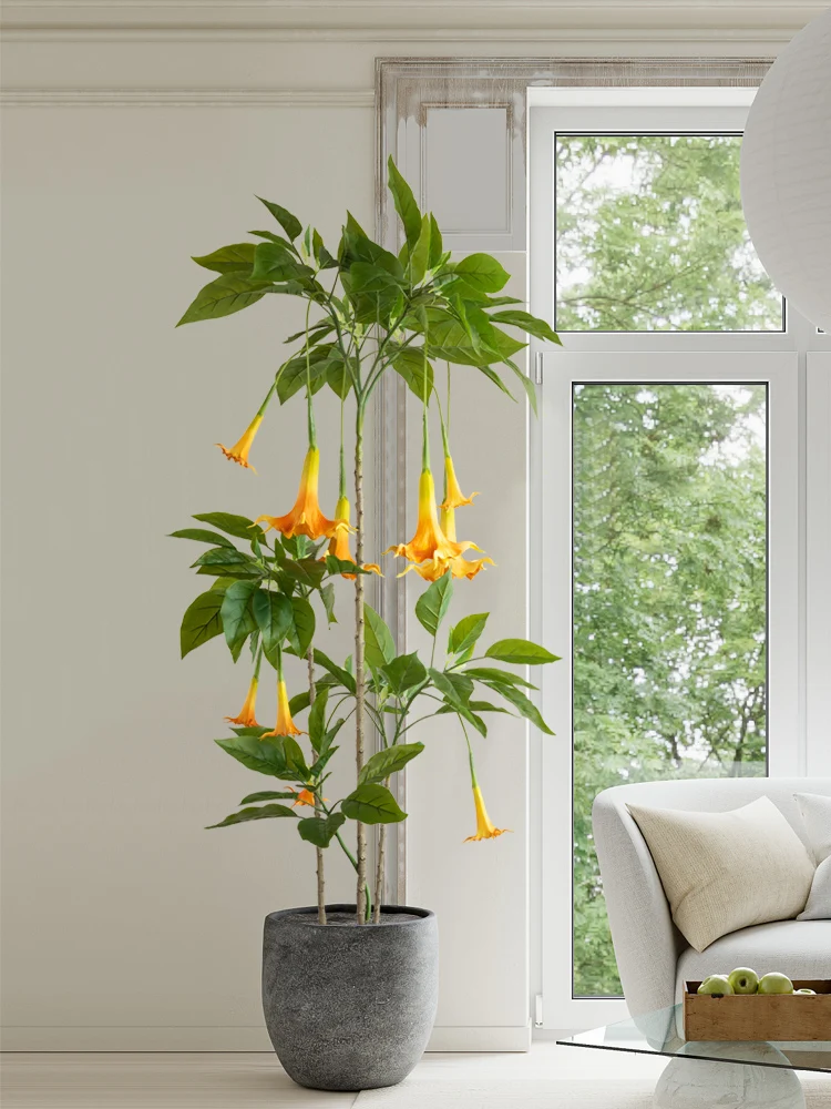 大きな立てかけ式偽の植物が家を彩る理由は？