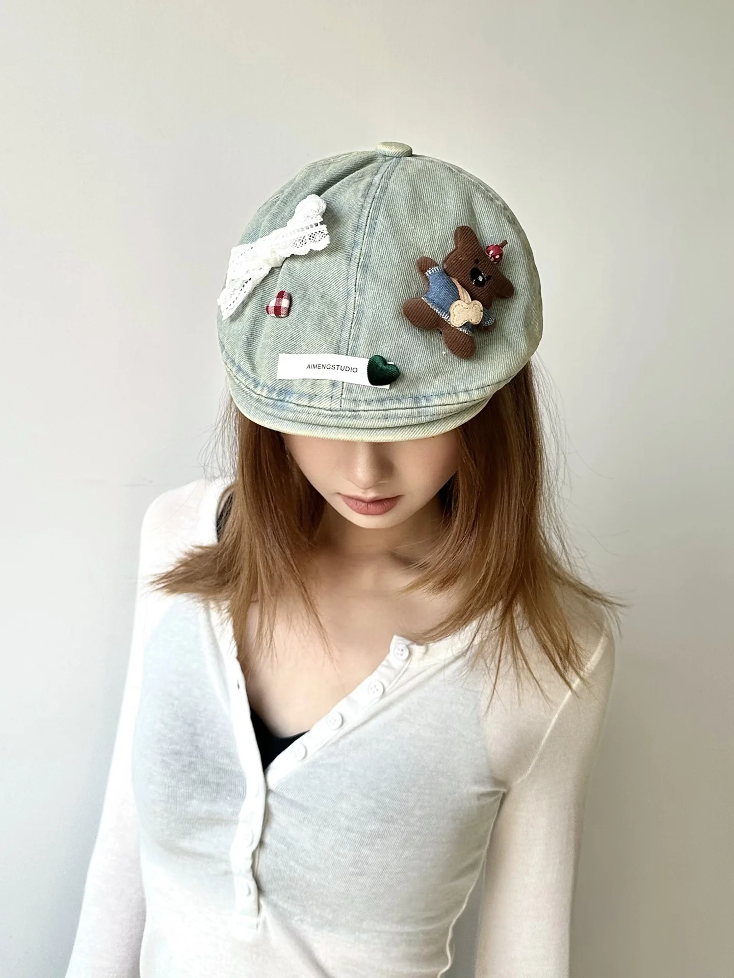 可愛いクマデザインのリボン付きキャップ：女性向けレトロスタイルの日常使い方とスペック
