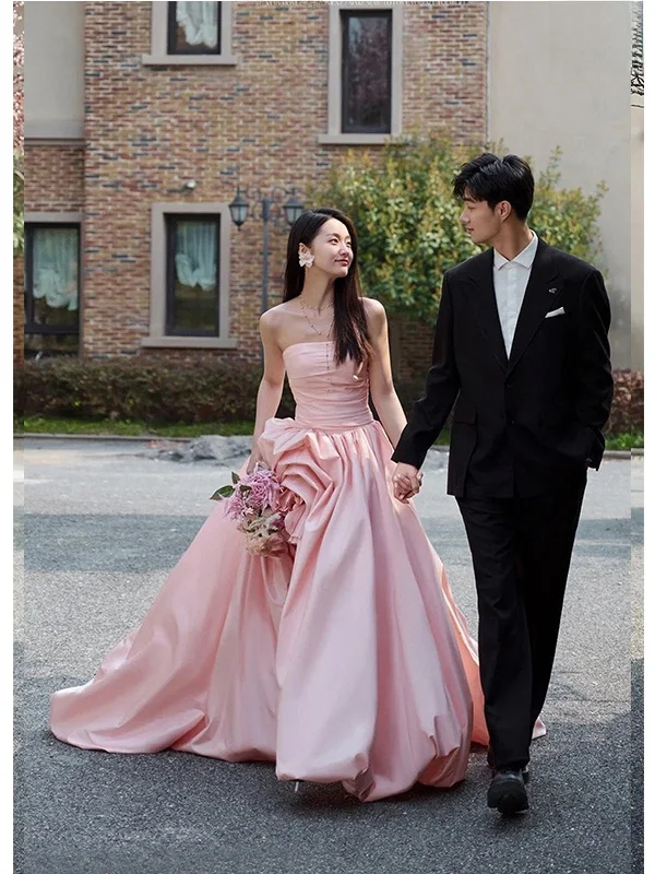 結婚式に着るレディースフォーマルの選び方で迷う？エレガントなピンクのワンピースが解決する