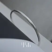 ミニマルデザインの細身ブレスレット【洗練されたスタイル・ファッションアクセサリー】