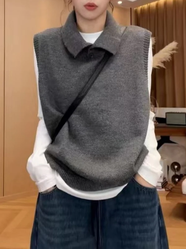 グレーのニットベストは、本当に冬に着るべきなのか？