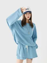 ワッフル生地のトレーナーとショートパンツのコンビネーション【春秋用・カジュアルスタイル・女性用】（セットアップ対応）
