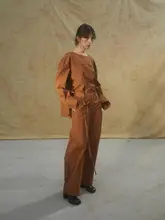 紅土オレンジのゆったりしたラウンドネックトップス【秋季用・肩パッドなし・女性用】