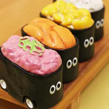 リアルな金鮪握り寿司仕様の回転寿司カー【ミニチュアモデル・おもちゃ】