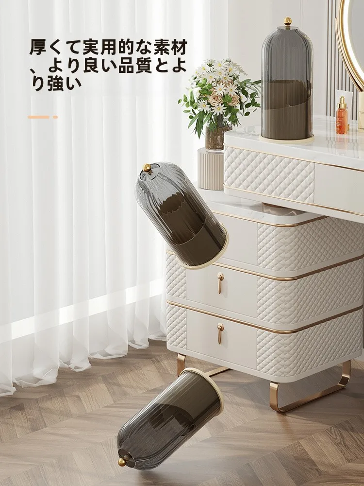 メイクブラシ収納ボックス：回転式・防塵カバー付きで日用品宅配の効率を高める