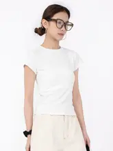 幾何学模様のグレー ラウンドネック半袖Tシャツ【シルエットを美しく見せるデザイン】