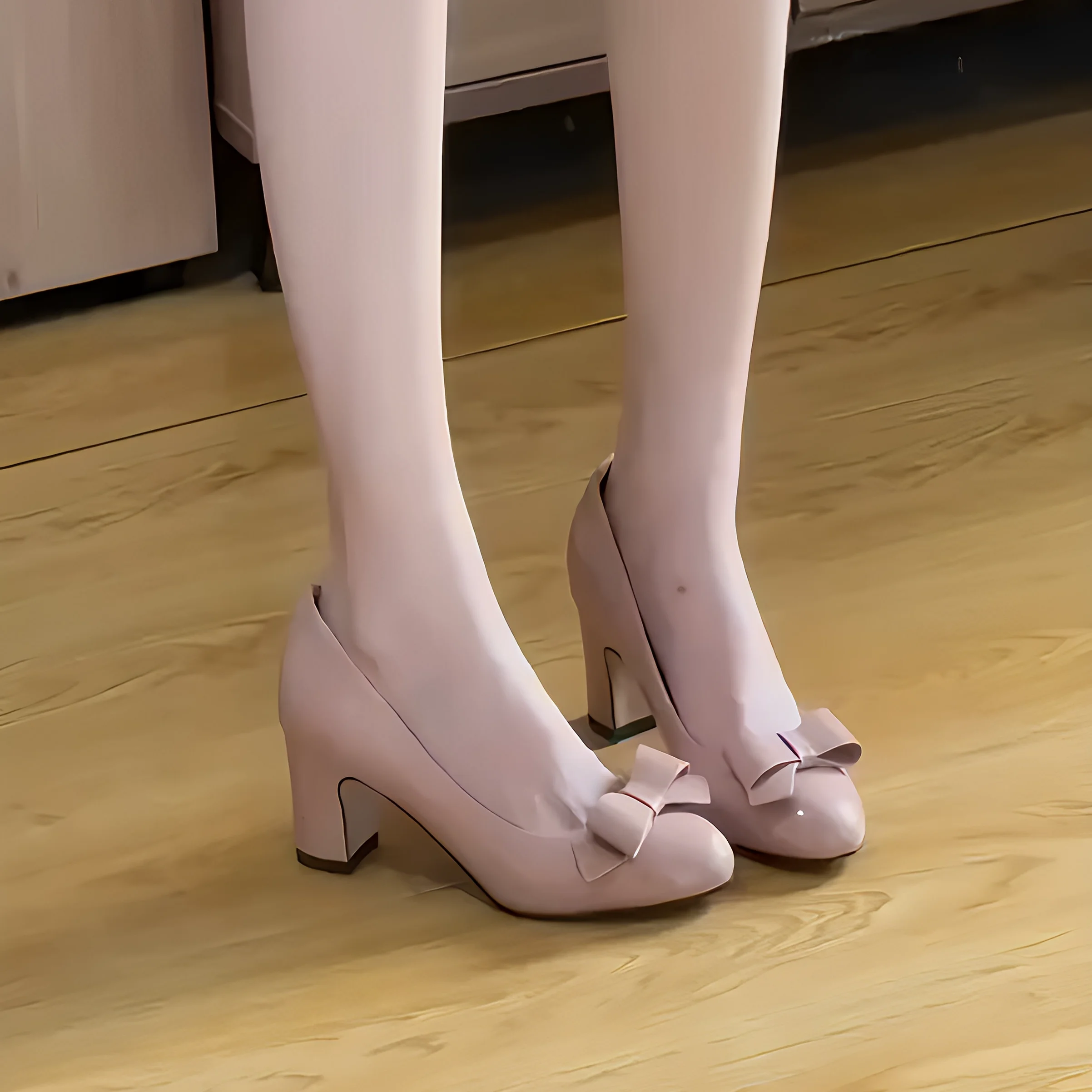 4センチヒールパンプスの快適性を実証：羊皮製バタフライリボン付き浅口パンプス