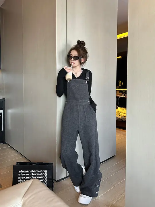 秋季トレンドのボタン付きストレートサロペットパンツ【レトロデザイン・大人カジュアル・バックストラップ】（セットアップ対応）