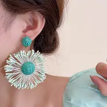 手工編みの花デザインピアス【大ぶり・リゾートスタイル・女性用】