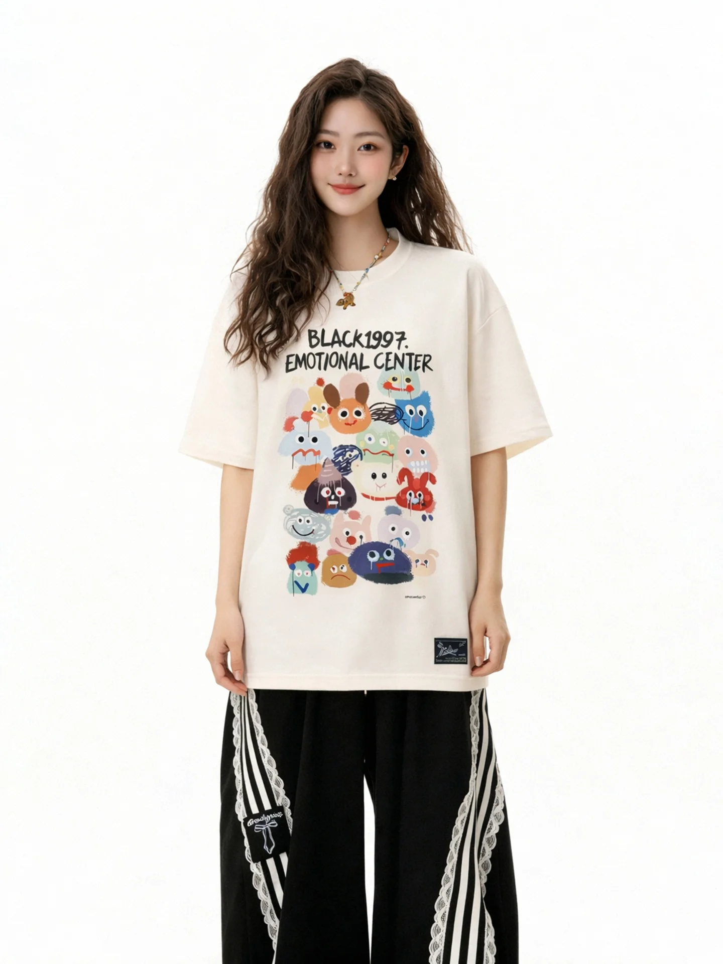 オーバーサイズtシャツ スキニー：ゆったりシルエットと印花デザインの夏用Tシャツ