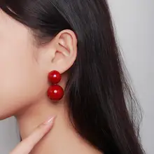 魅力的な赤色のイヤリング【軽やかで上品なデザイン・プレゼントにも最適】