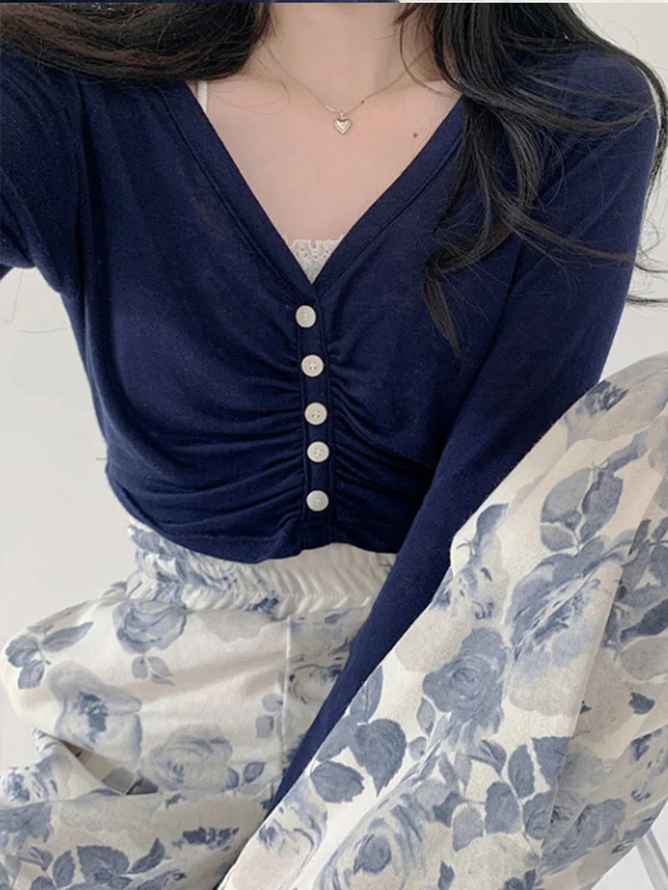 茶パンツコーデで失敗しない方法は？美しい山茶花プリントのハイウエストパンツが解決する理由