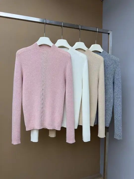 重工のビジュー飾り付きハイネックセーター【極上の柔らかさ・冬用・山羊毛・女性用】