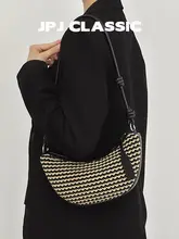 軽やかなデザインのミニショルダーバッグ【可愛いコロンとした形・通勤用】