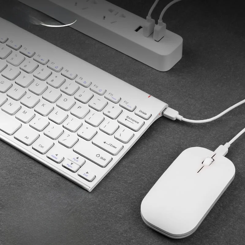 在宅ワークのデスクに欠かせない「静かで軽いキーボードとマウス」は、どう選ぶ？