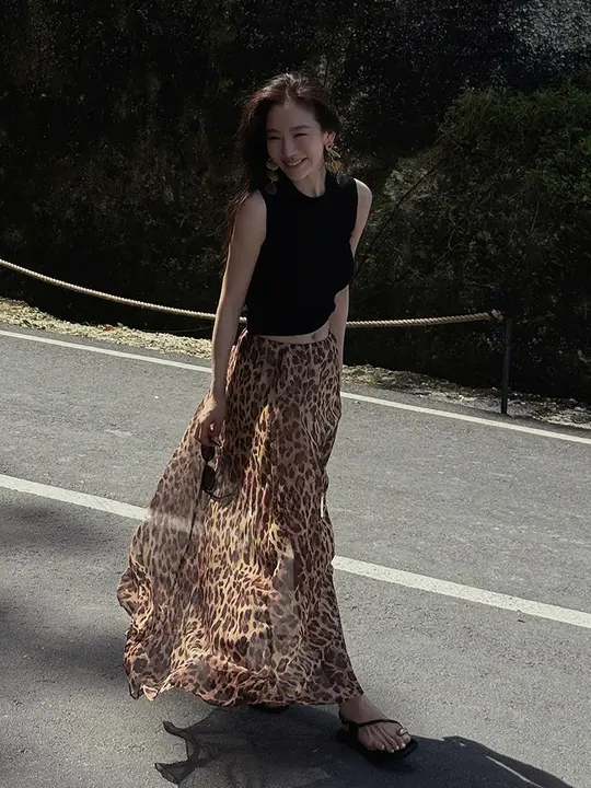 極上の柔らかさ！桑蚕絲製レオパードプリントスカート【リゾートスタイル・ミニマリスト】