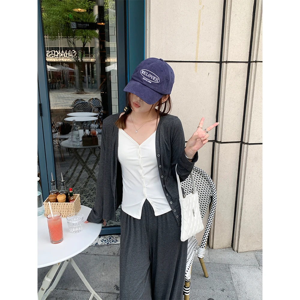 クラブ服装メンズで迷うなら、通気性とスタイリッシュさのバランスは？
