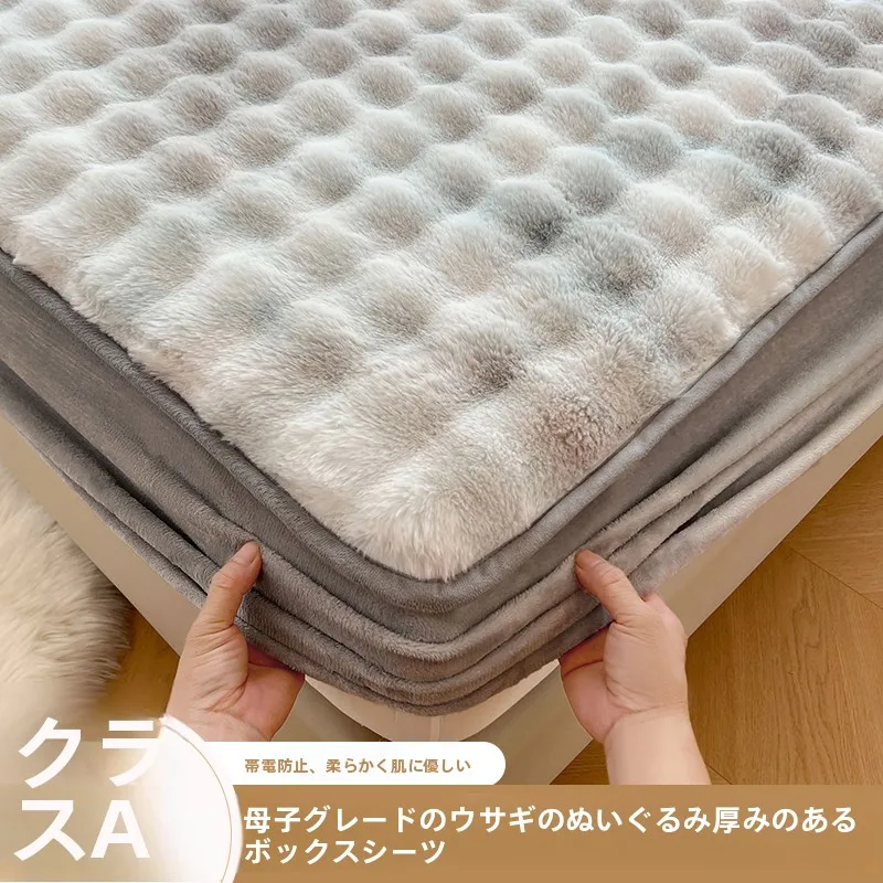 敷きパッドが毛玉になるのはなぜ？ウサギ毛風のフルカバーが解決するリアルな使い方とは？