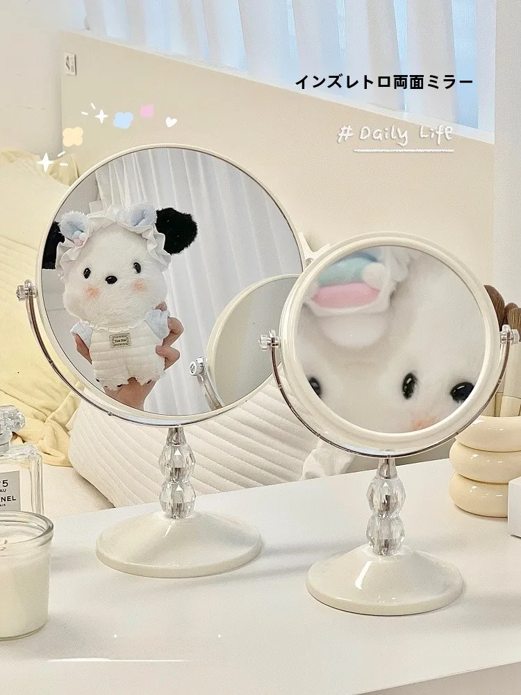シンプルなデザインの卓上化粧鏡：beauty cam とは何か？