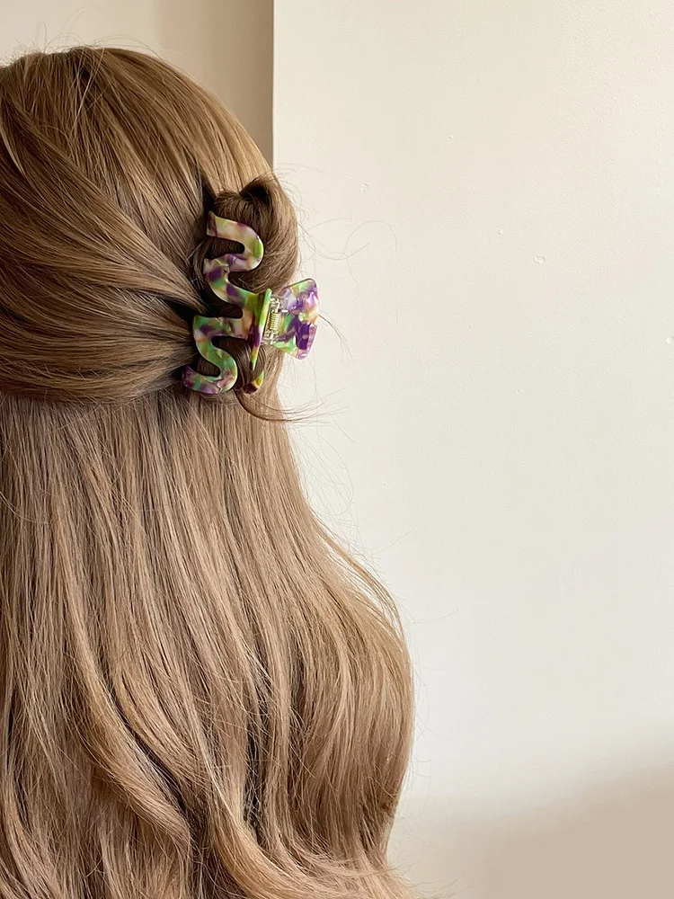 ヘアアクセのつけ方 で悩むなら、この1つのアイテムが救ってくれる？