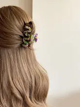 M型波浪デザインのフラワーパターンヘアクリップ【中サイズ・アセテート製・洗練されたデザイン】
