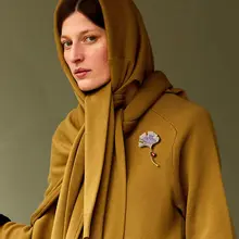 エレガントなイチョウの葉ブローチ【女性用・ファッション・コート用・カーディガンブローチ】