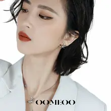 OOMEOO 天然貝殻の月型ピアス【ユニセックス・オリジナルデザイン・高級感】