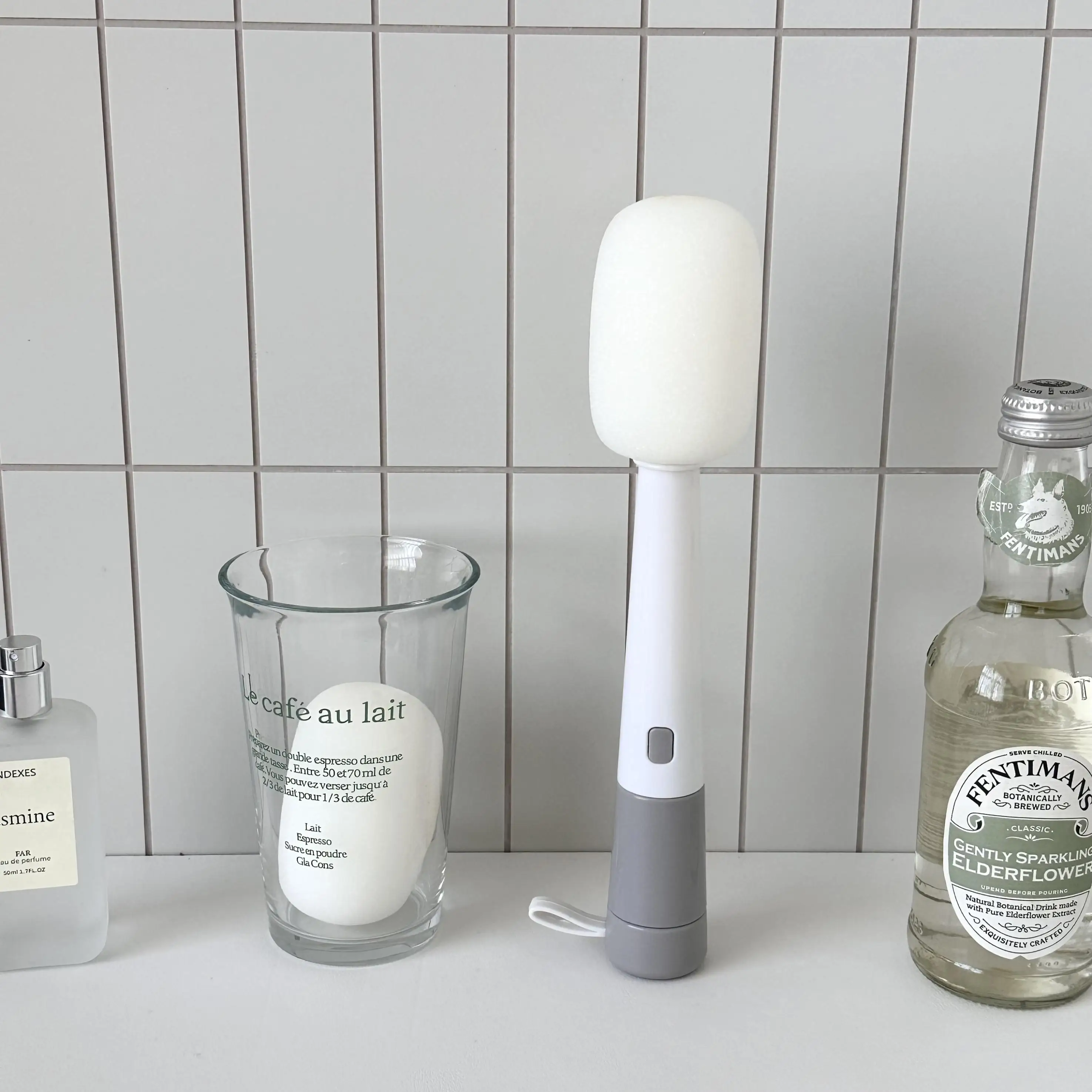 水筒の汚れ落としに最適な多機能カップクリーナーの使い方と効果