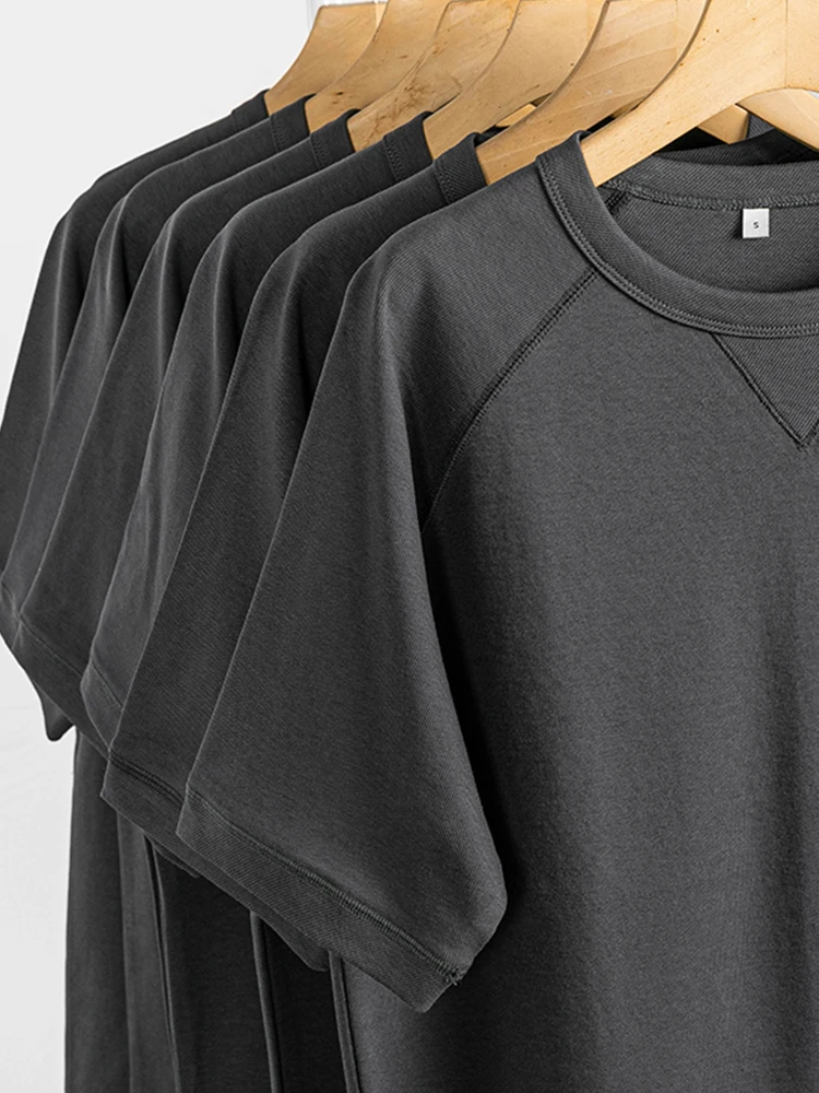 高級グレーの重厚なラグラン袖半袖Tシャツ：短袖シャツとしての実用性と着心地の分析