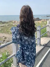 深い青色のリゾートスタイルのカジュアルウェア【日焼け対策・シャツとショートパンツ・夏用】（セットアップ対応）