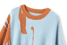ルーズフィットの手刺繍入りカシミヤセーター【ラウンドネック・長めの丈・極上の柔らかさ】