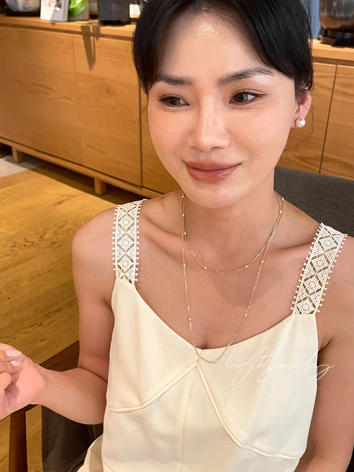 2連パールネックレスはどんなファッションに合う？その選び方と実際の着用シーンを徹底解説