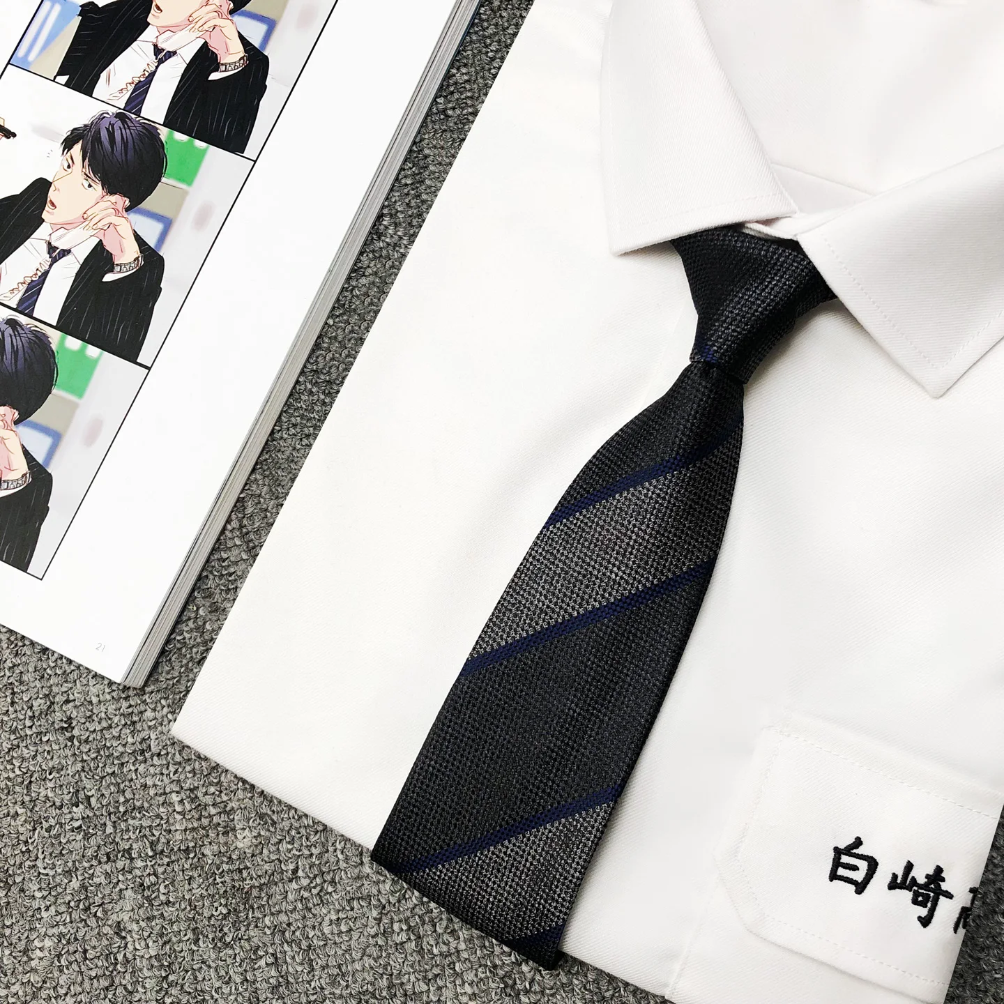アスコットタイとは何か：レトロストライプシャツに付属するシンプルネクタイの実態と使い方
