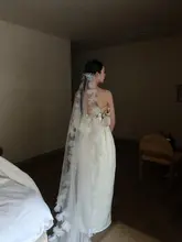 韓国製 フラワーデザインのロングベール【ウエディングヘッドアクセサリー・高級感・写真撮影用】