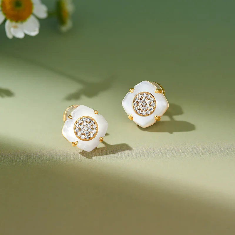 高級感漂う四葉クローバーイヤリング【オリジナルデザイン・個性派・コーディネートしやすい】