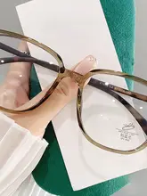 大きめフレームの女性用メガネ【近視対応・シンプルデザイン】（セットアップ対応）