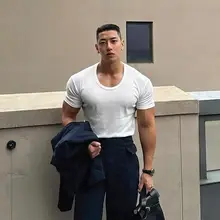 無地のフィットネスラウンドネック短袖Tシャツ【男性用・夏用・高弾性・カジュアル】