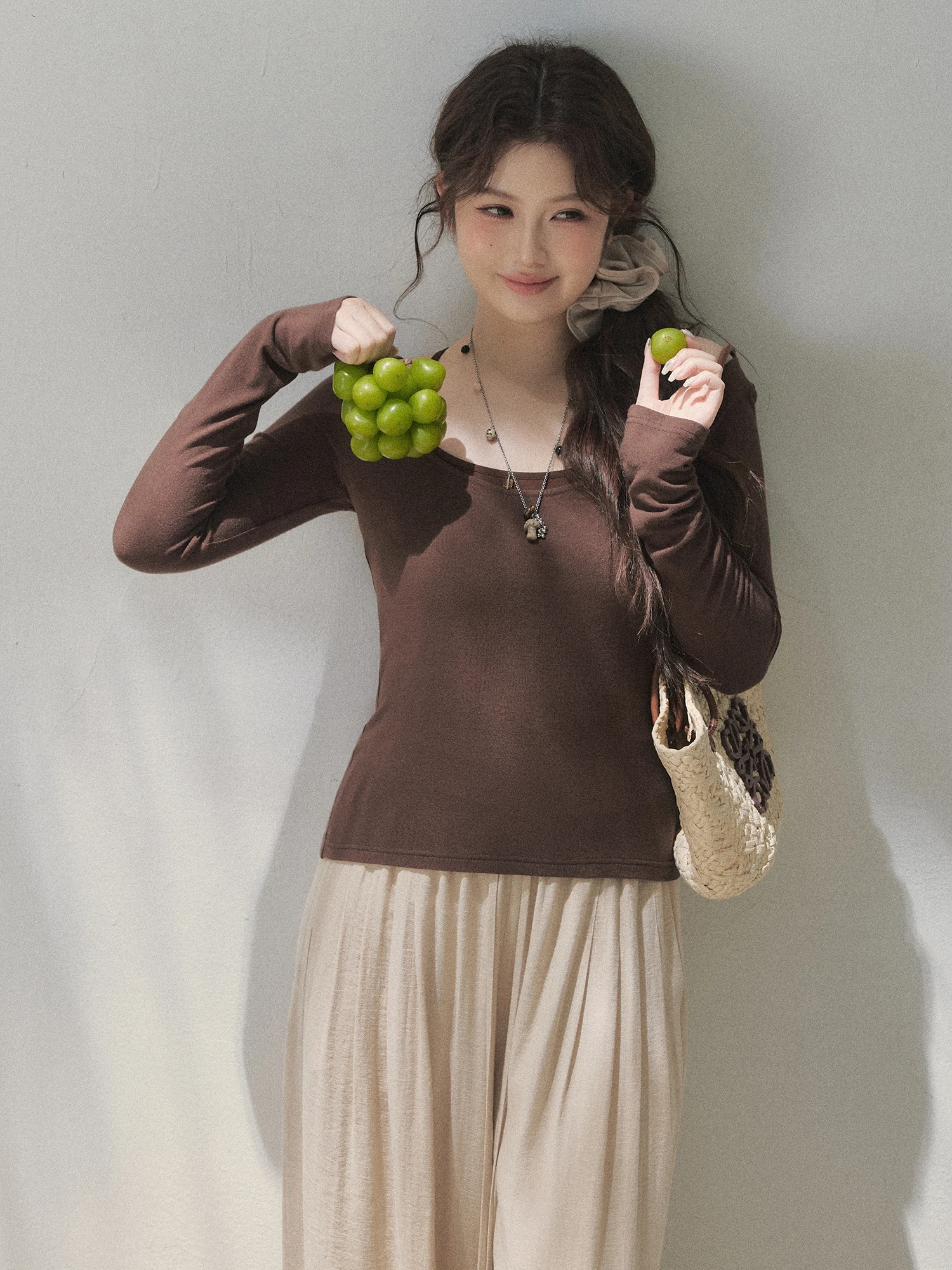 小柄ぽっちゃりさんにとって、通勤コーデの悩みは「バランス」なのか？