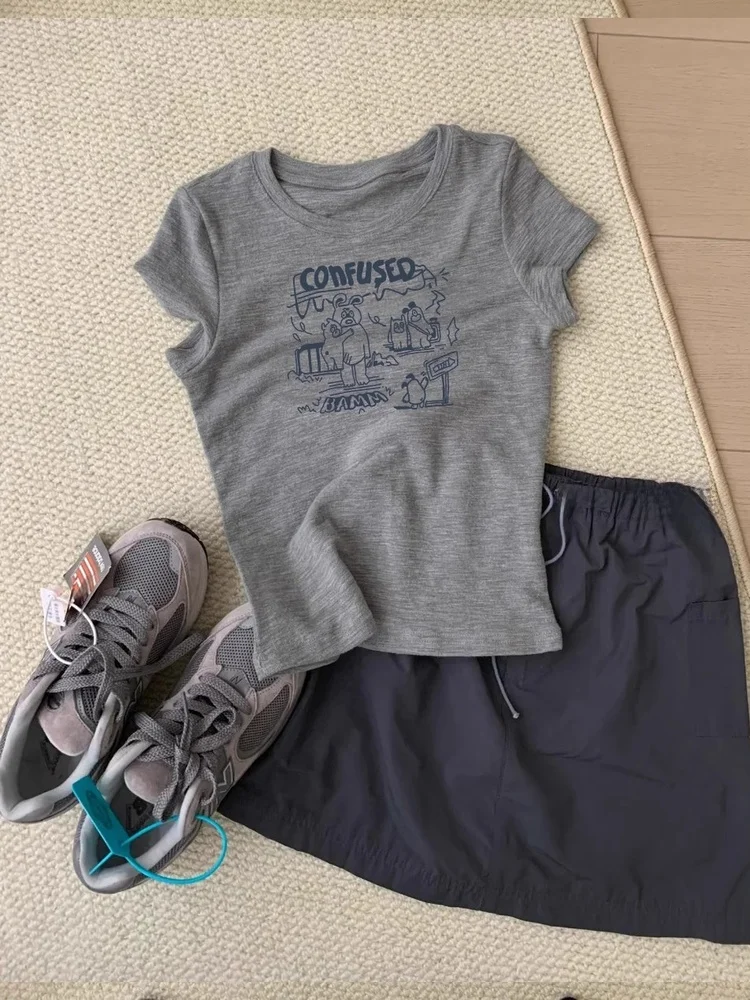 ベリーショート 丸顔 ぽっちゃりの女性に、猫デザインTシャツは本当に似合うの？