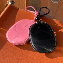 ミニマルデザインの本革ラウンドファスナー財布【薄型・収納力抜群・女性用】