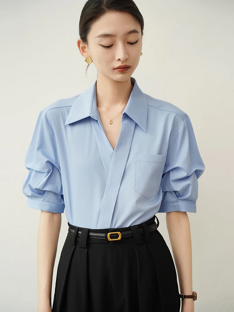 感のあるブルー Vネック バルーンスリーブシャツ【女性用・ビジネス・面接対応】 春コーデにぴったりのシャツ