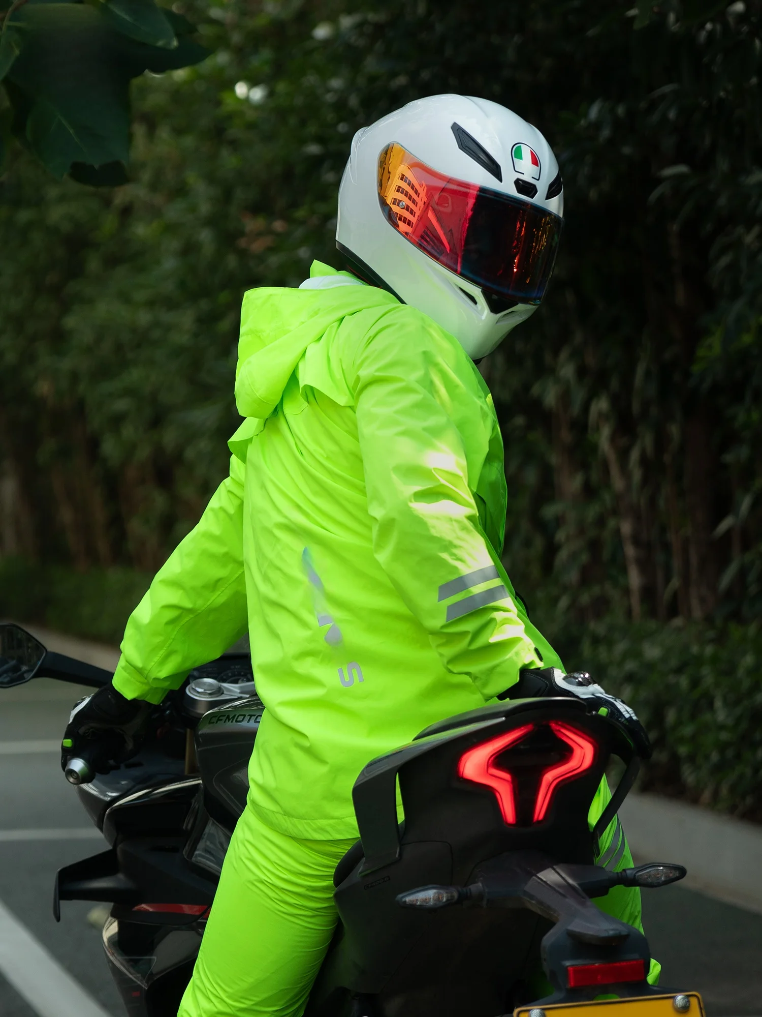 ROCKBROS YPY028 防水バイクレインウェア：上下分離式で電動バイク・自転車対応の実用性を徹底検証