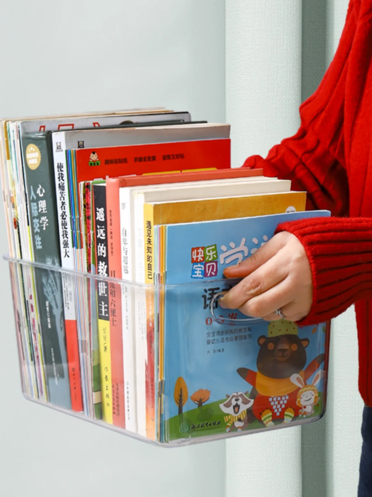 透明書籍収納ラック：一人暮らしのホームオフィスで本を整理する最適な収納解決策