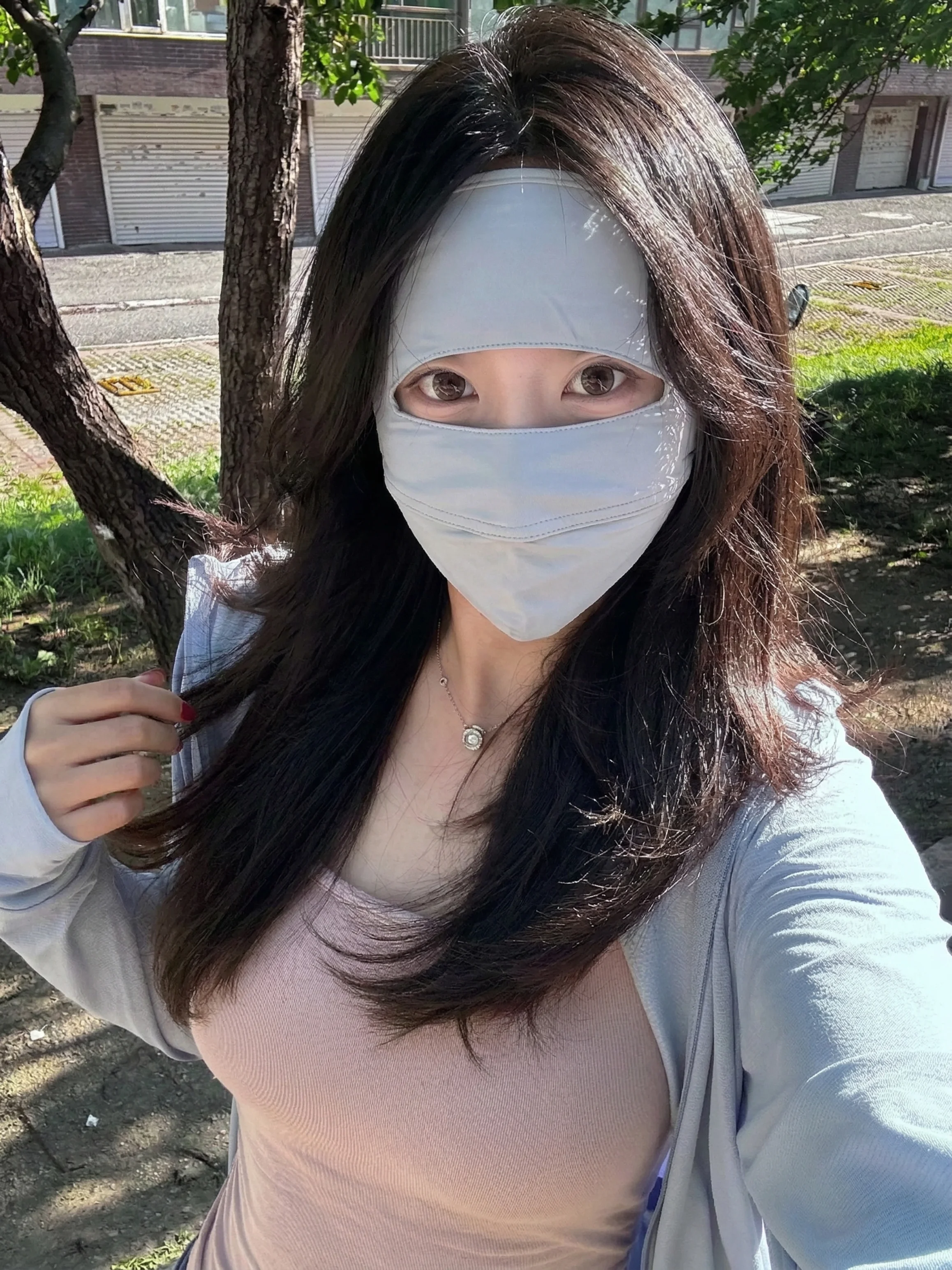 紫外線対策のマスクを選ぶべきタイミングは？夏の日常に溶け込む、通気性と美しさを両立するアイテムとは